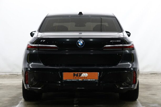 BMW i7 2023 — 2