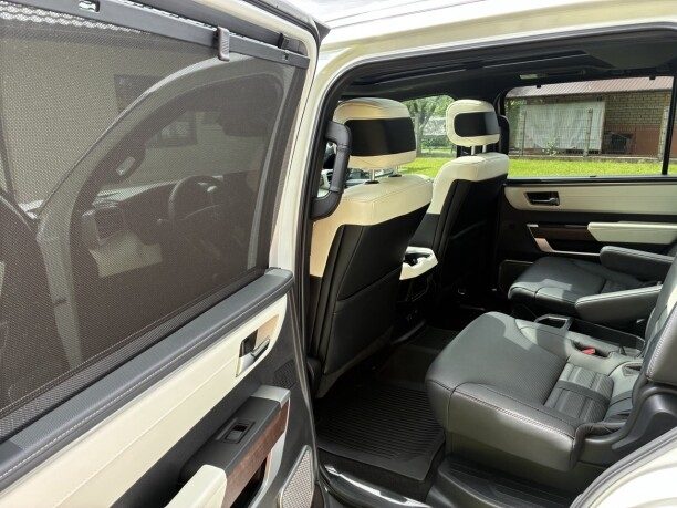 Toyota Sequoia 2024 — 3