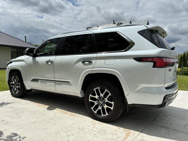 Toyota Sequoia 2024 — 4