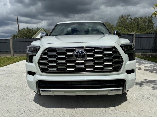 Toyota Sequoia 2024