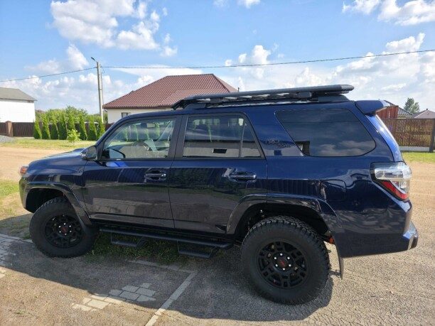 Toyota 4 Runner 2023 — 4