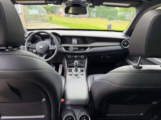 Alfa Romeo Stelvio 2022 — 2