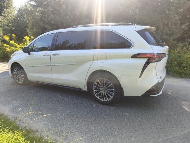 Toyota Sienna 2024 — 4