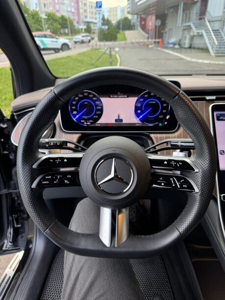 Mercedes-Benz EQE SUV 2024 — 3