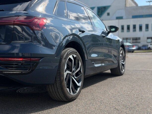 Audi Q8 e-tron 2024 — 5