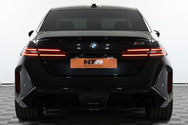 BMW M5 2025 — 2