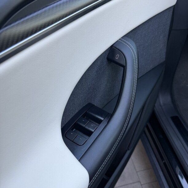Tesla Model X 2022 — 3
