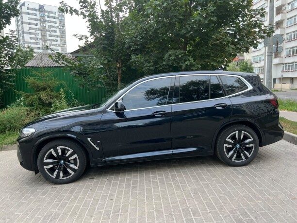 BMW iX3 2024