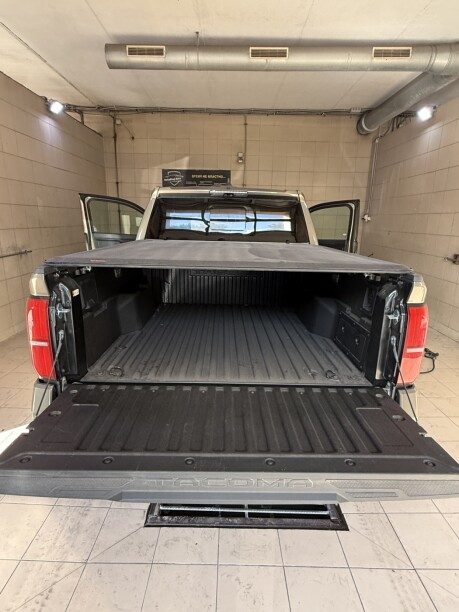 Toyota Tacoma 2025 — 4