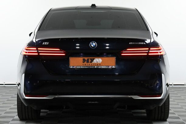 BMW i5 2024 — 2