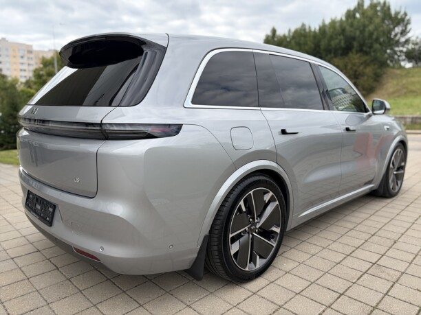Li Auto L8 2025 — 2