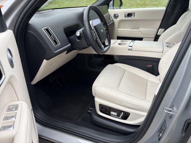 Li Auto L8 2025 — 3