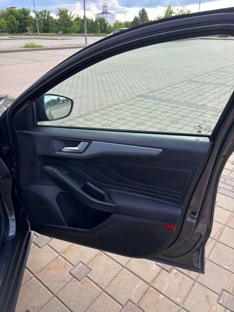 Ford Focus 2022 — 3