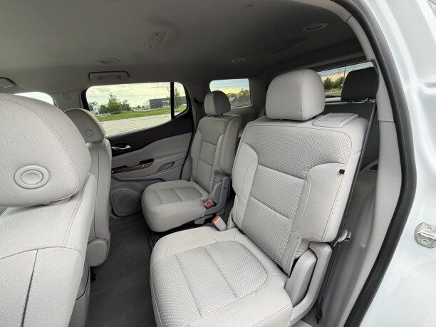 GMC Acadia 2023 — 3