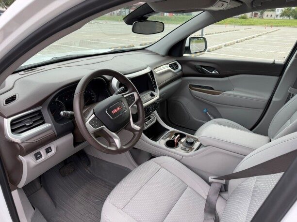 GMC Acadia 2023 — 4