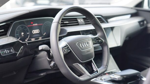 Audi e-tron 2023 — 2
