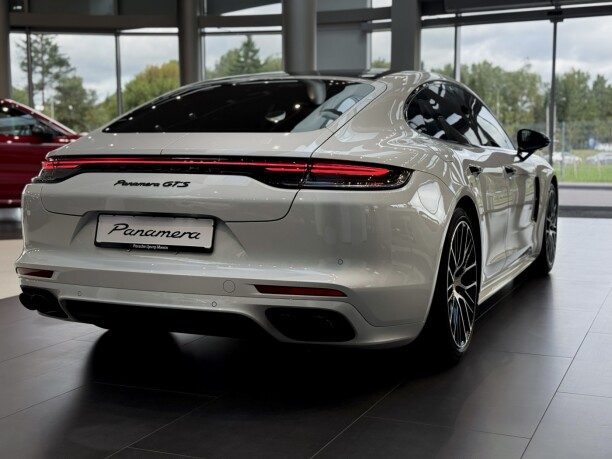 Porsche Panamera 2023 — 2