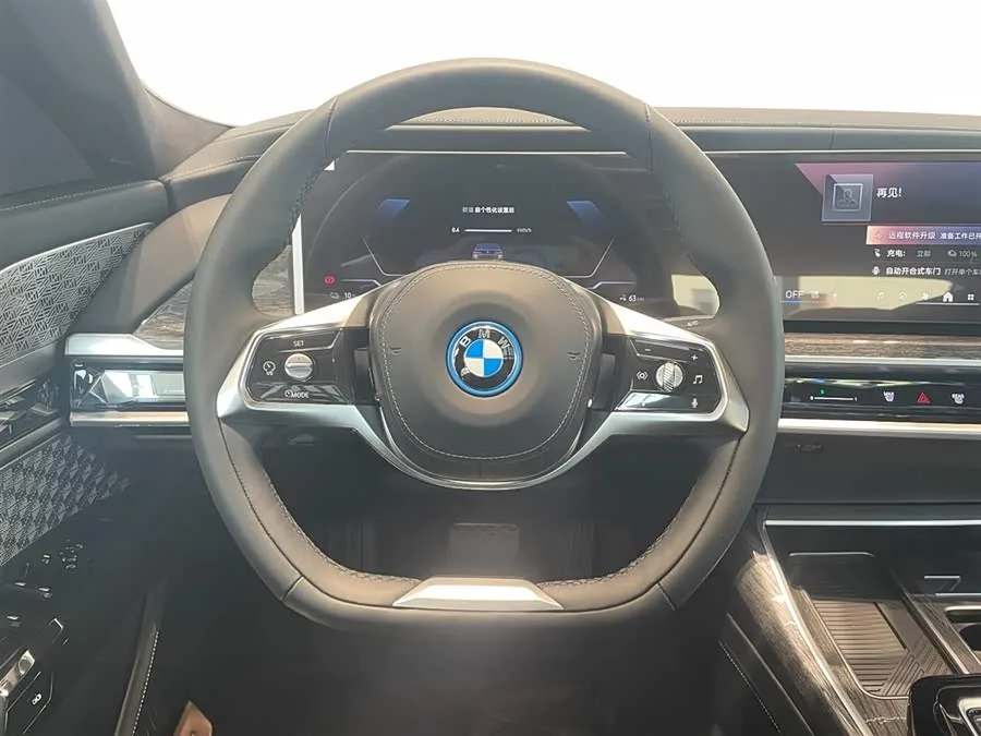 BMW i7 2023 xDrive60L Luxury Package 2024 — миниатюра 4