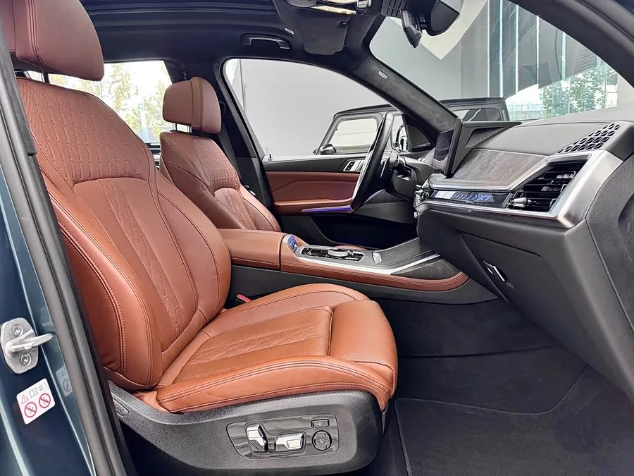 BMW X7 2023 xDrive40i Exclusive Luxury Package 2023 — миниатюра 3