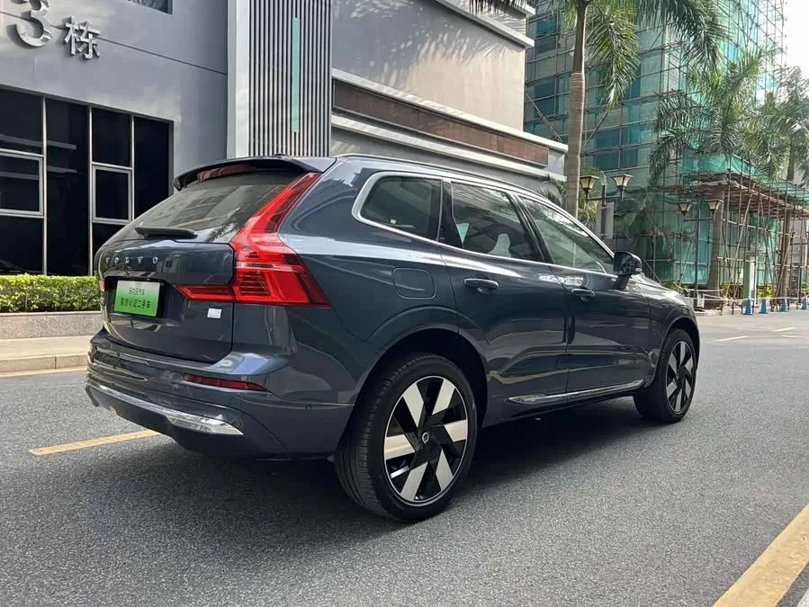Volvo XC60 Plug-in Hybrid 2025 Plug-in Hybrid Long-range Four-wheel Drive Smart Luxury Edition 2024 — миниатюра 4