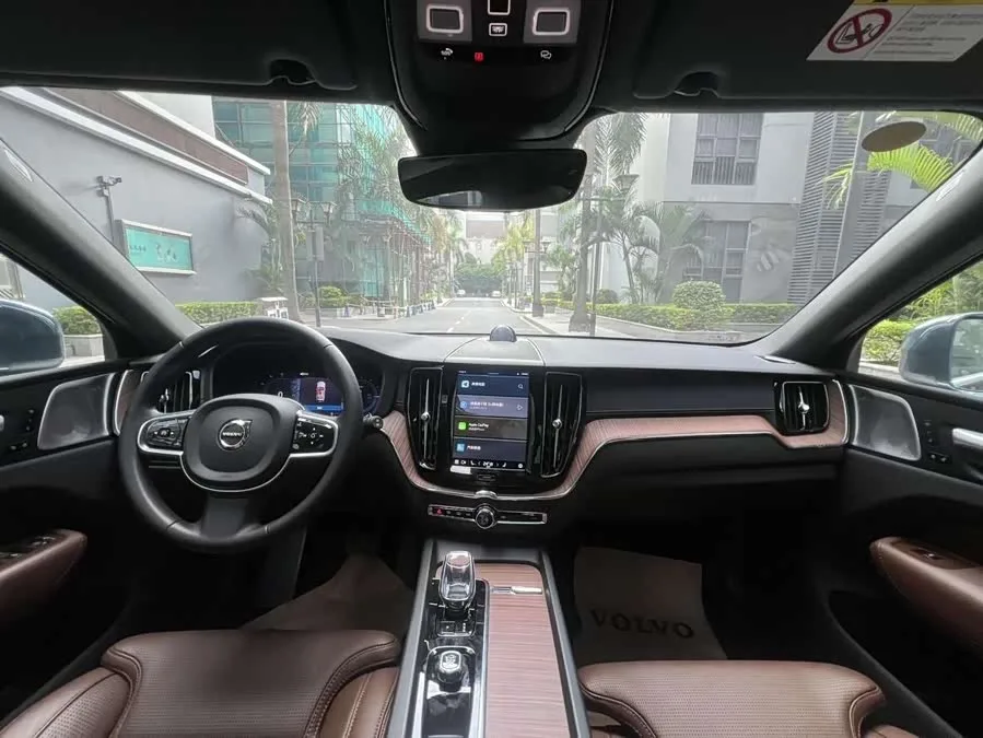 Volvo XC60 Plug-in Hybrid 2025 Plug-in Hybrid Long-range Four-wheel Drive Smart Luxury Edition 2024 — миниатюра 5