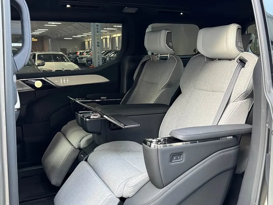 Volvo EM90 2025 Ultra six-seater 2024 — миниатюра 4