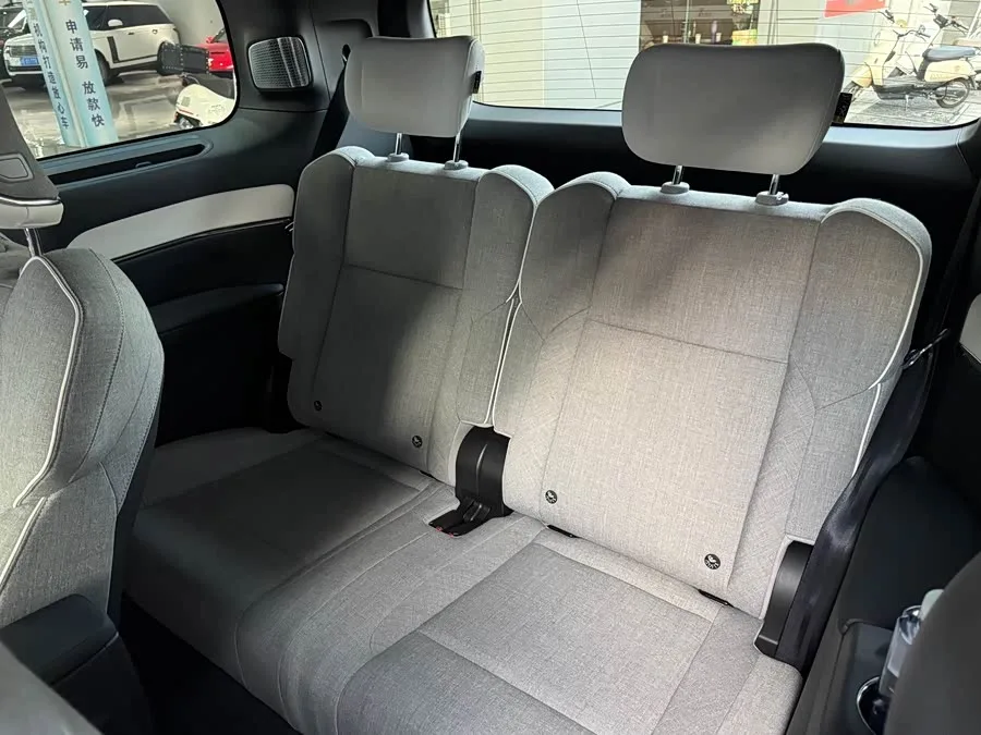 Volvo EM90 2025 Ultra six-seater 2024 — миниатюра 5