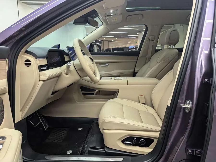 AITO M5 M5 2025 Extended Range Ultra 4WD Edition 2025 — миниатюра 3