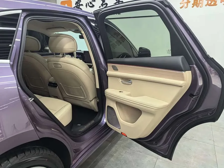 AITO M5 M5 2025 Extended Range Ultra 4WD Edition 2025 — миниатюра 4