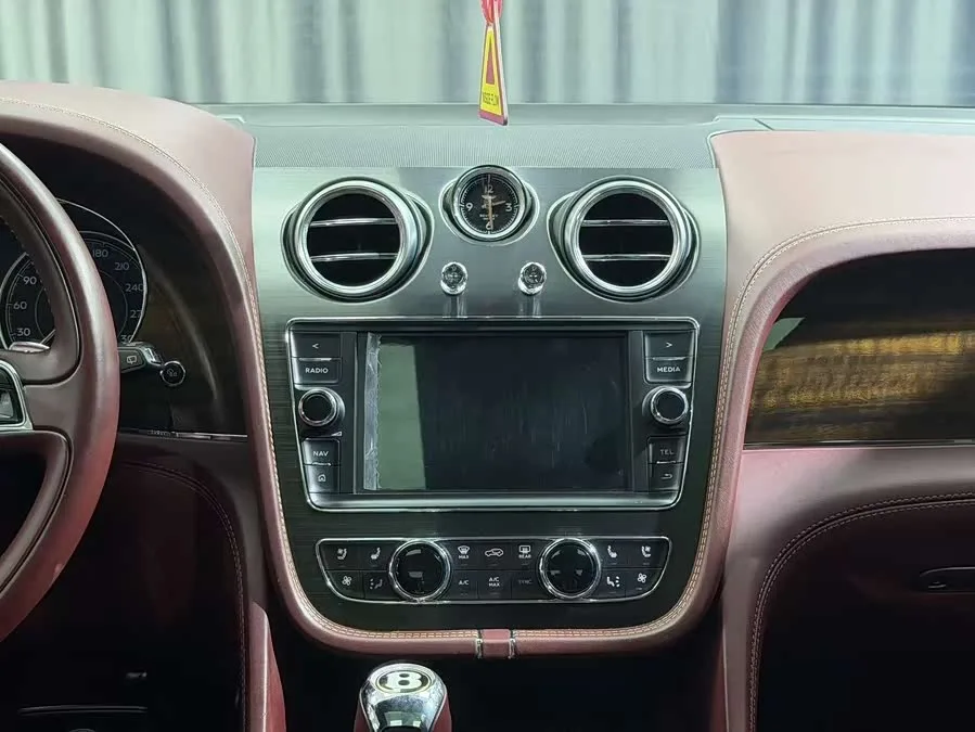 Bentley Bentayga plug-in hybrid Bentayga plug-in hybrid 2021 3.0T PHEV 2022 — миниатюра 3