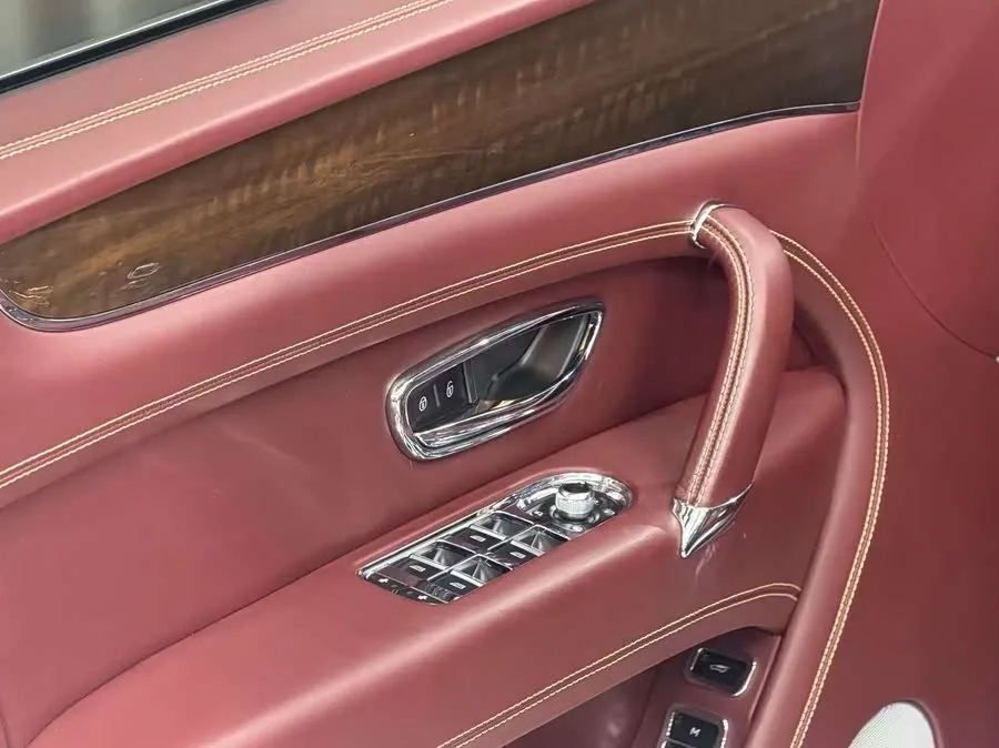 Bentley Bentayga plug-in hybrid Bentayga plug-in hybrid 2021 3.0T PHEV 2022 — миниатюра 5