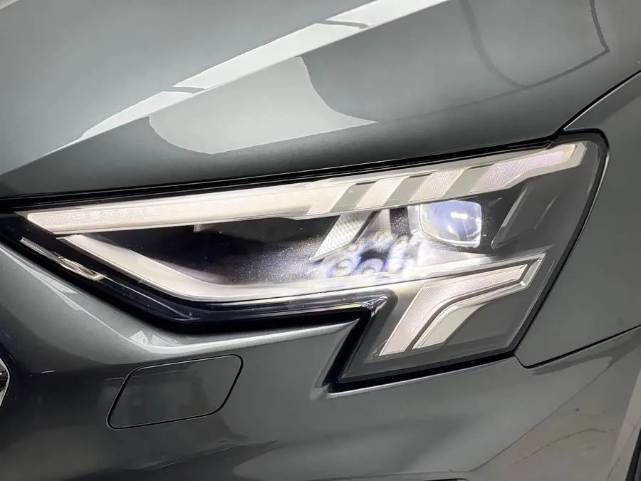 Audi A3 2024 Sportback 35 TFSI luxury sports model 2024 — миниатюра 5