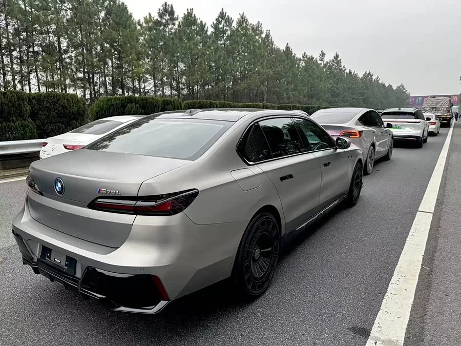 BMW i7 2023 xDrive60L M Sport Package 2024 — миниатюра 2