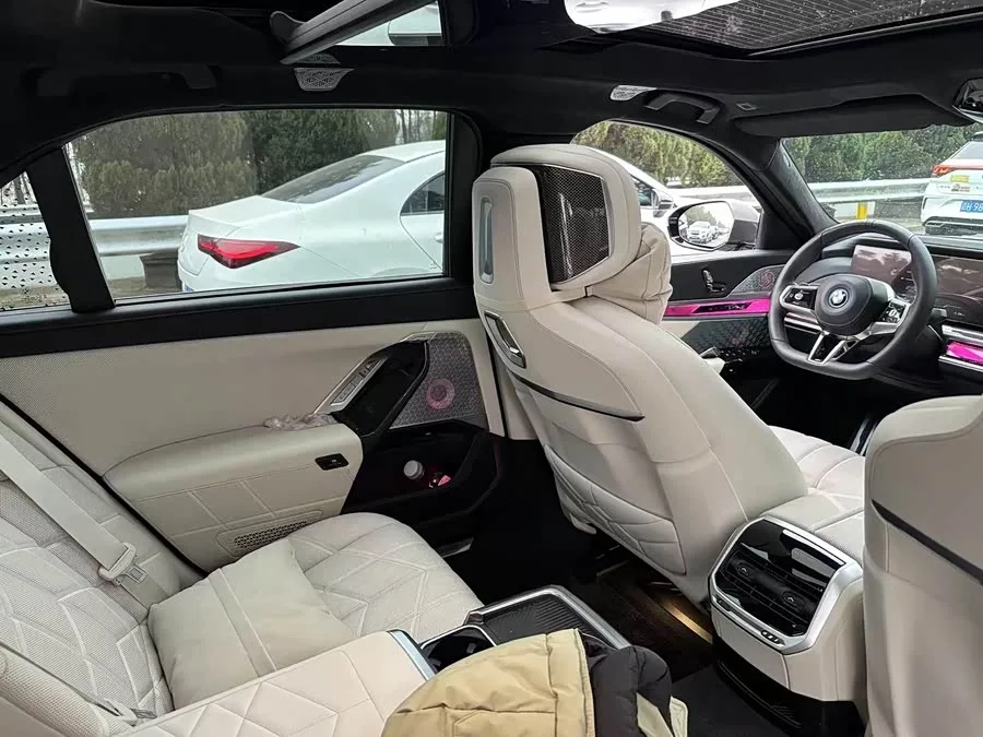 BMW i7 2023 xDrive60L M Sport Package 2024 — миниатюра 3