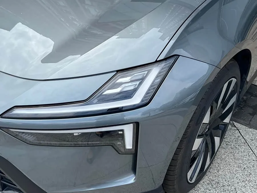 Polestar 4 Polestar 4 2023 single motor standard range PLUS 2024 — миниатюра 4