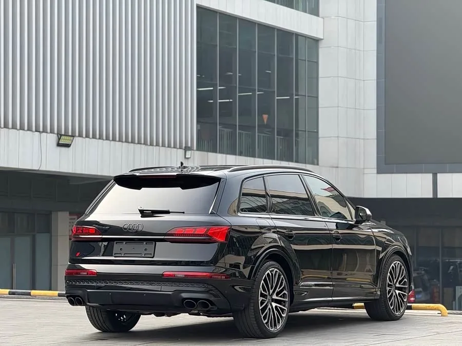 Audi SQ7 2024 4.0 TFSI Dark Knight Edition 2025 — миниатюра 3