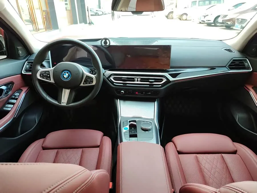 BMW i3 2024 eDrive 40 L Night Sport Package 2024 — миниатюра 5
