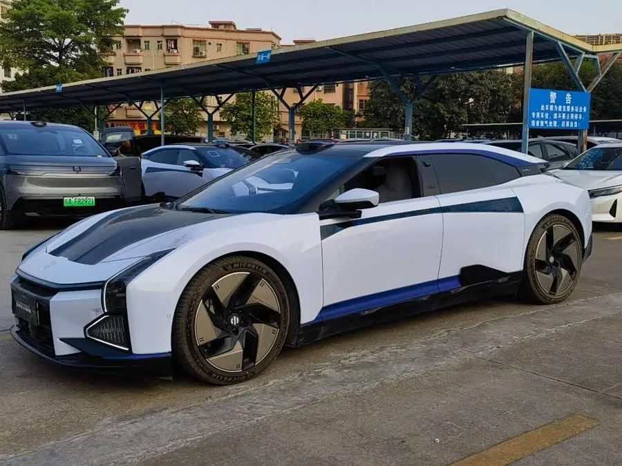 HiPhi Z 2023