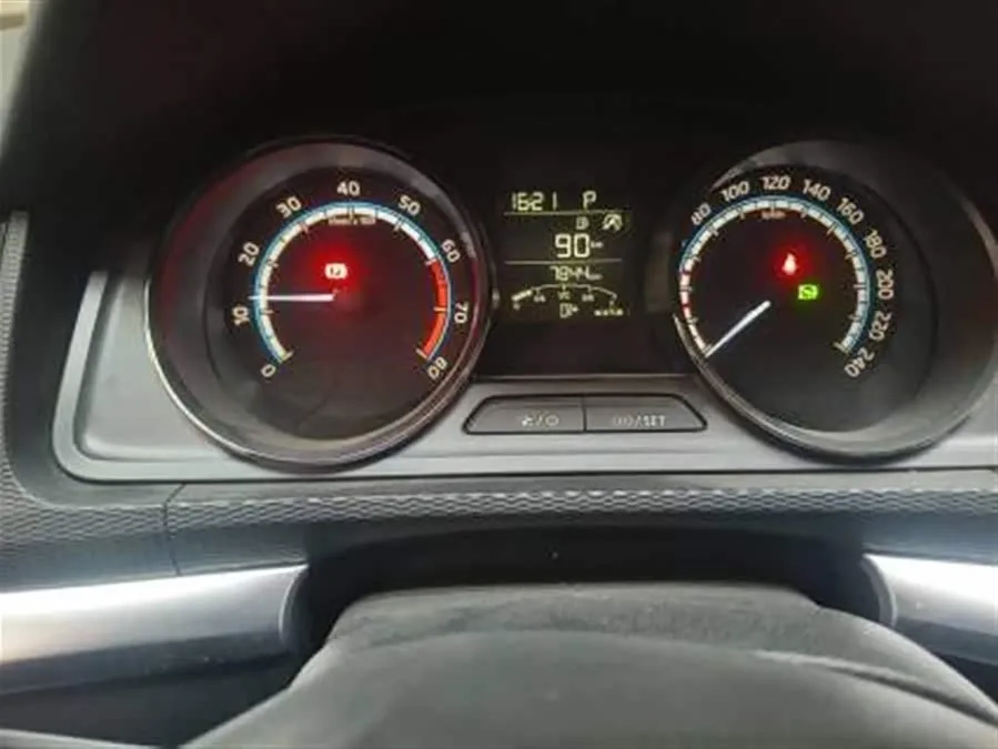Skoda Kamiq Komic 2023 1.5L automatic comfort version 2023 — миниатюра 5
