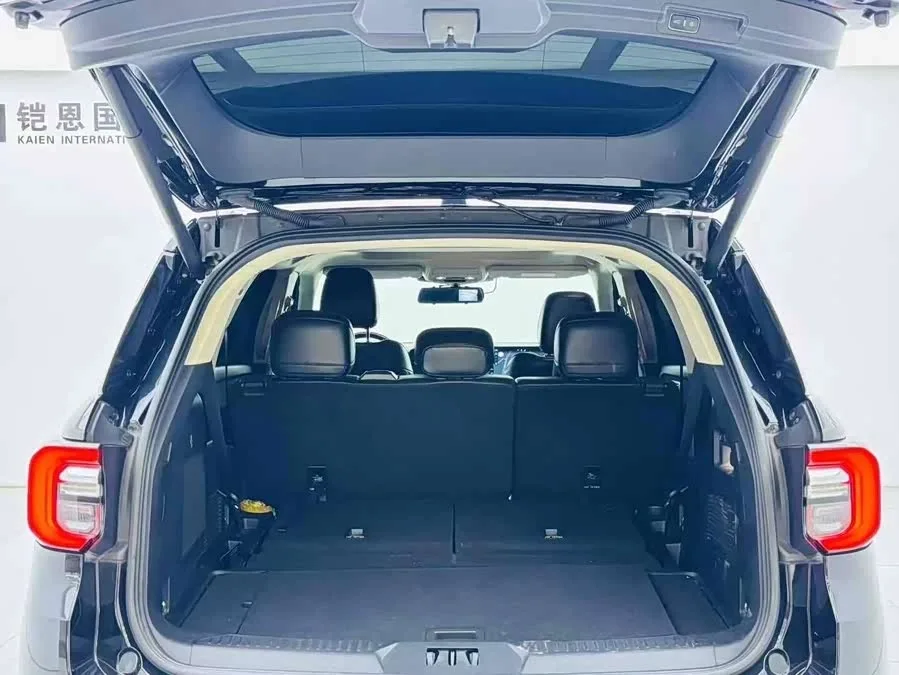 Ford Explorer Explorer 2023 EcoBoost 285 4WD Titanium Edition 7 Seaters 2023 — миниатюра 5