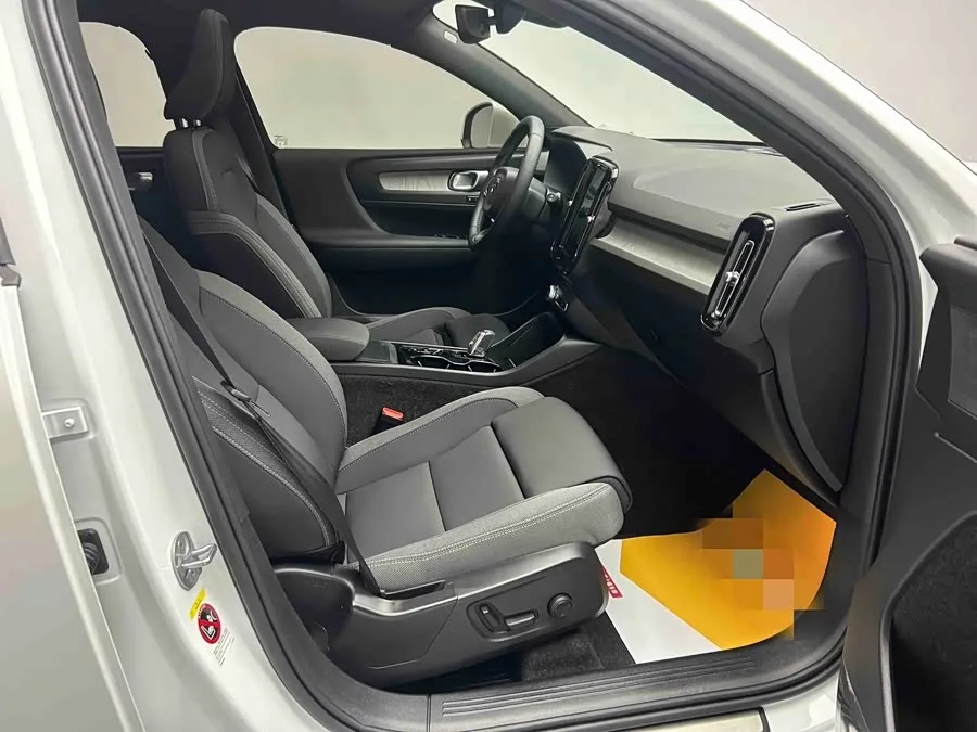 Volvo XC40 2024 B3 Zhiyuan Luxury Edition 2024 — миниатюра 4
