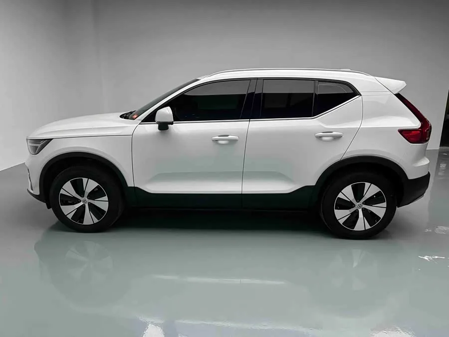 Volvo XC40 2024 B3 Zhiyuan Luxury Edition 2024 — миниатюра 5