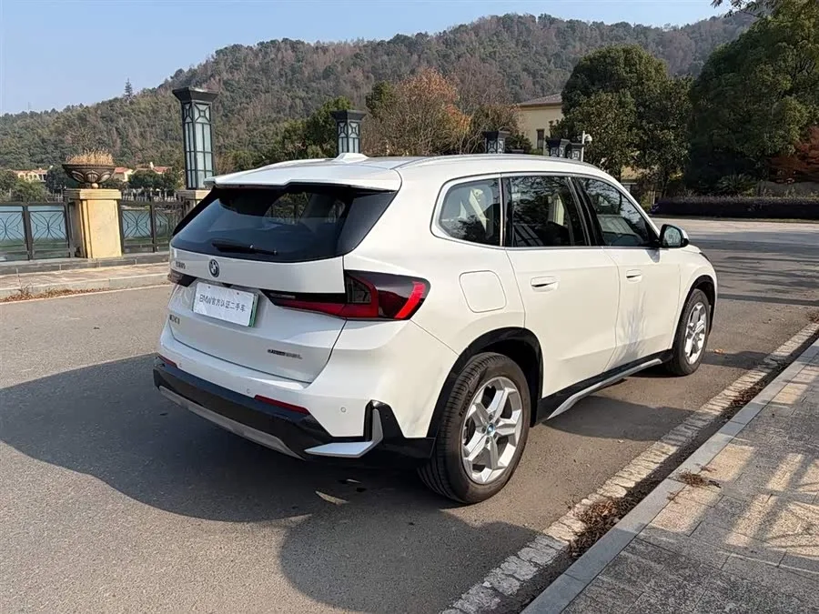 BMW iX1 2025 eDrive25L X Design Package 2025 — миниатюра 2