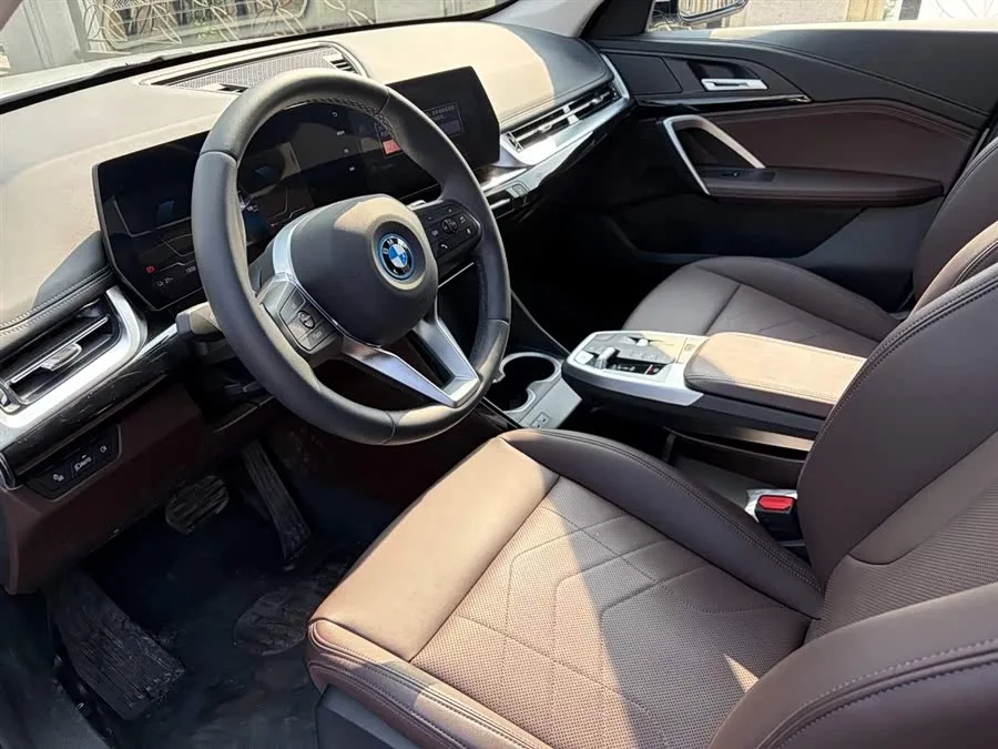 BMW iX1 2025 eDrive25L X Design Package 2025 — миниатюра 3