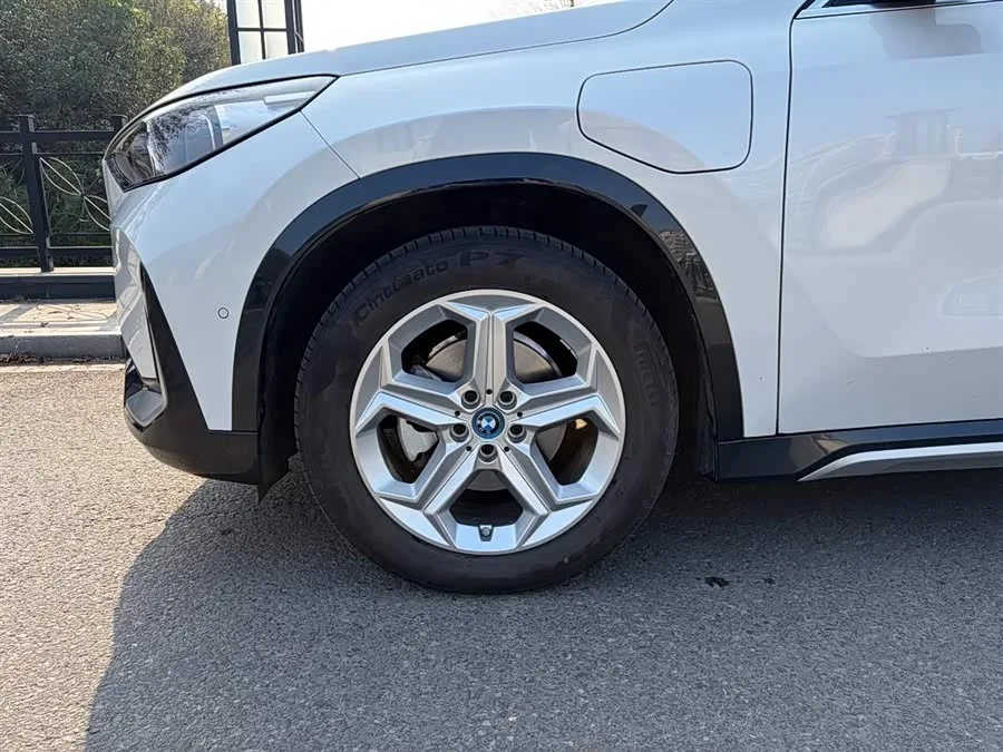 BMW iX1 2025 eDrive25L X Design Package 2025 — миниатюра 4