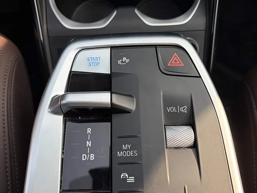 BMW iX1 2025 eDrive25L X Design Package 2025 — миниатюра 5
