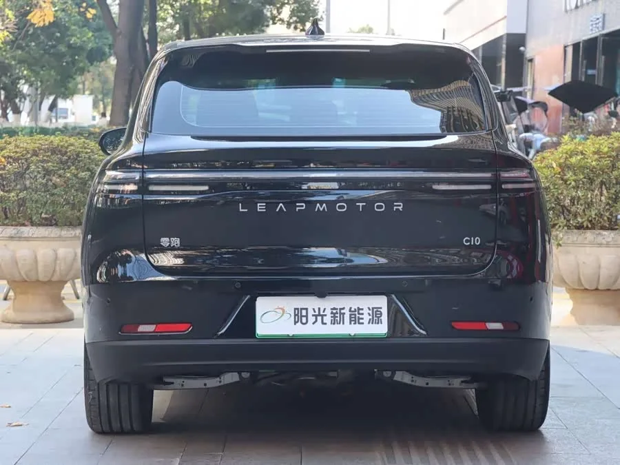 Leapmotor C10 Leapmotor C10 2026 210 Enjoyable Edition 2025 — миниатюра 2