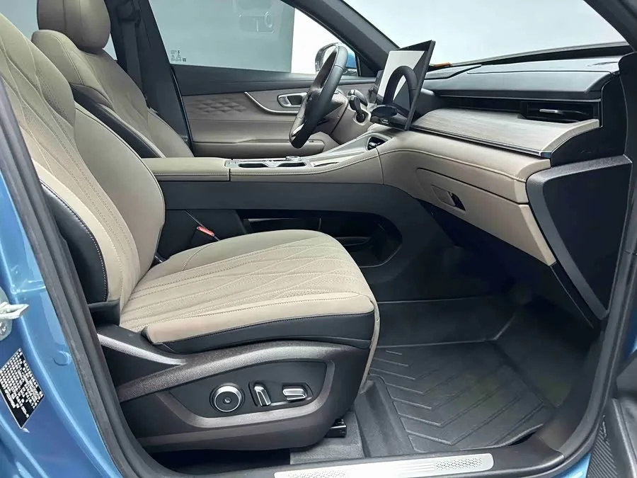Chery Tiggo 8 PLUS C-DM Tiggo 8 PLUS C-DM 2025 1.5T 116km Premium 5-seater 2024 — миниатюра 2