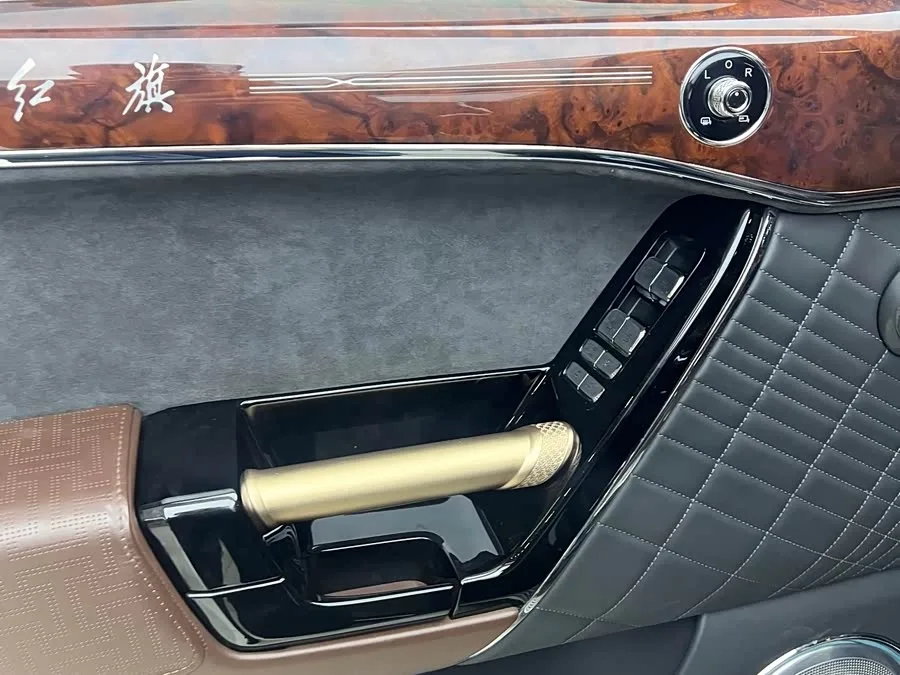 Hongqi Golden Sunflower National Glory Hongqi Golden Sunflower National Glory 2022 4.0T Elegant Flagship Edition 6-seater 2022 — миниатюра 2