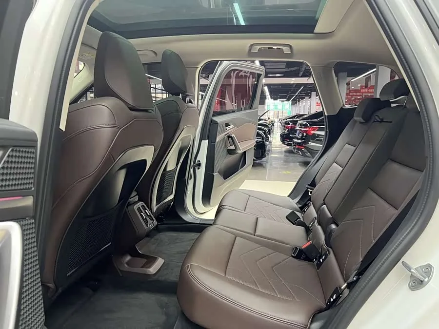 BMW iX1 2023 eDrive25L M Sport Package 2024 — миниатюра 3